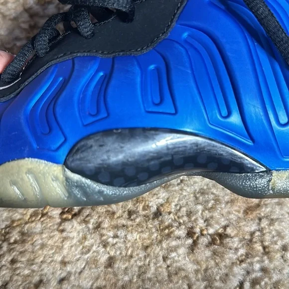 Neon royoal Nike foamposites Size 4.5y / 6w